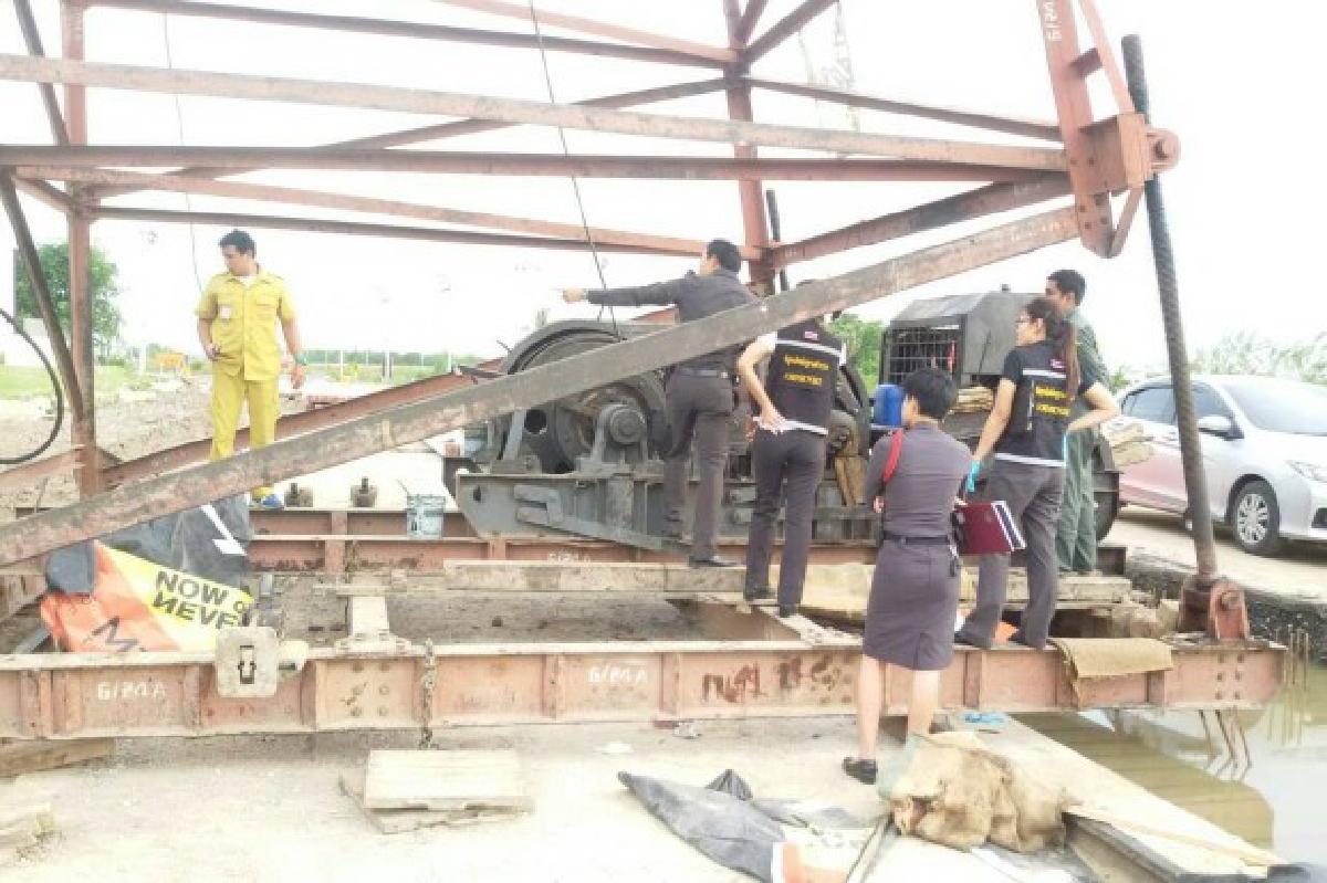 ปั้นจั่นหลุดลวดสลิงเหวี่ยงฟาดคนงานดับ ปั้นจั่นหลุดลวดสลิงเหวี่ยงฟาดคนงานดับ