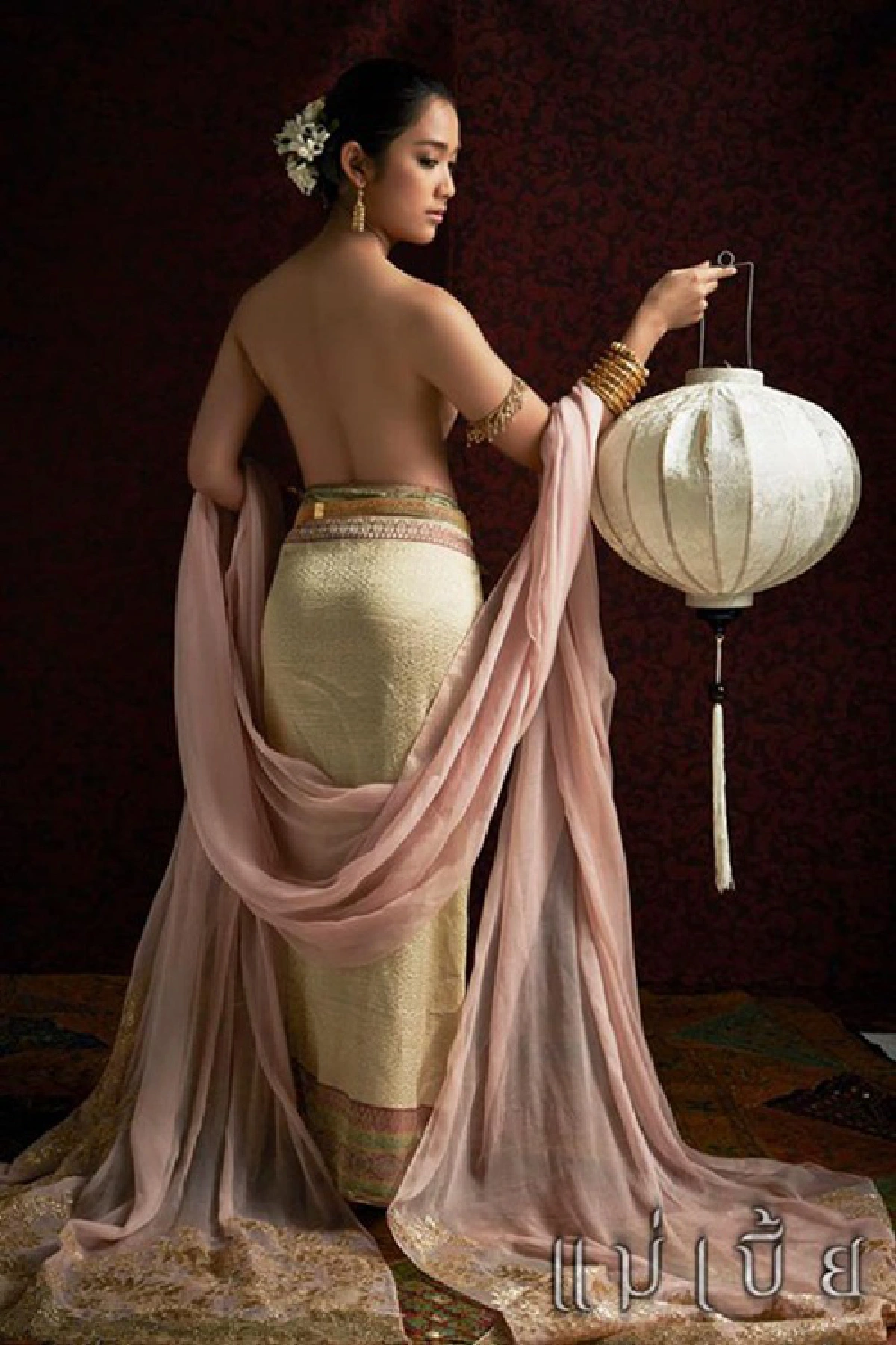 ไม่รีทัช!"แม็กกี้ อาภา"เปลือยอกถ่ายโปรโมทแม่เบี้ย