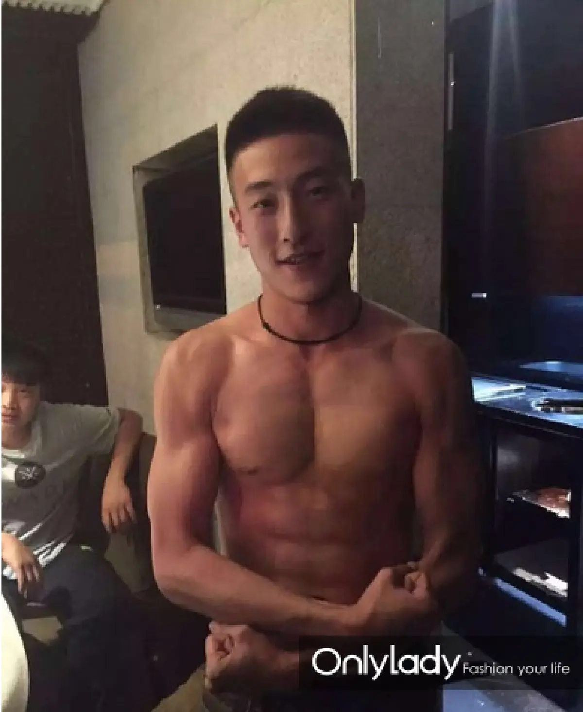 ใจระทวย!พารู้จัก'ฮ้าวหนาน'กระเป๋ารถเมล์ตี๋หล่อระดับพรีเมี่ยม