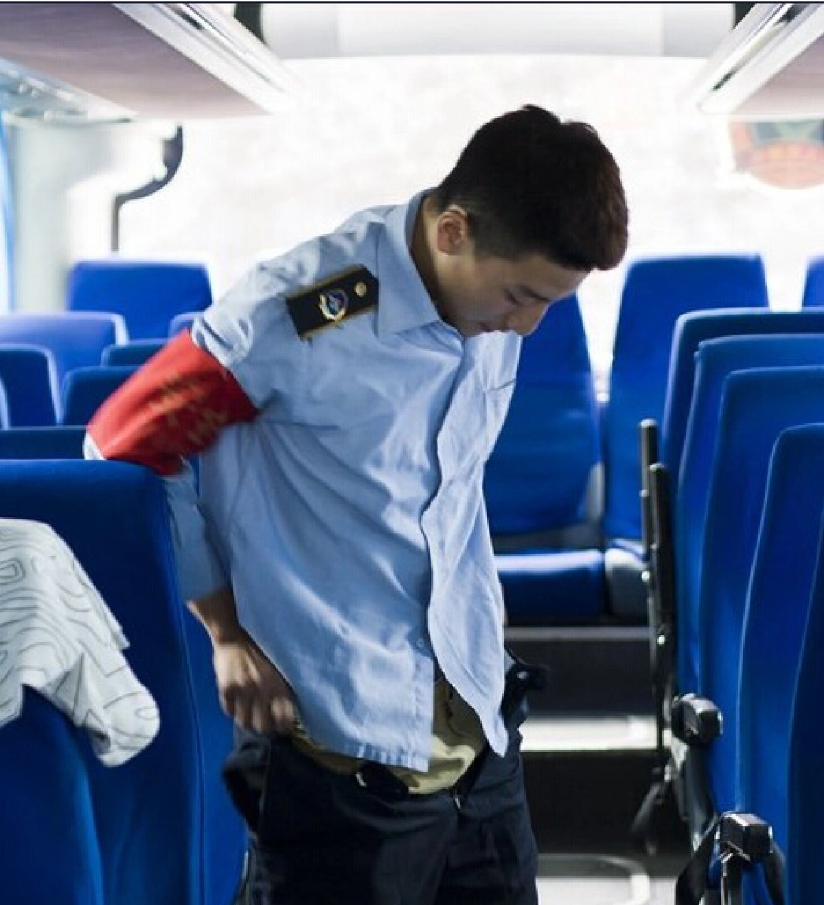 ใจระทวย!พารู้จัก'ฮ้าวหนาน'กระเป๋ารถเมล์ตี๋หล่อระดับพรีเมี่ยม