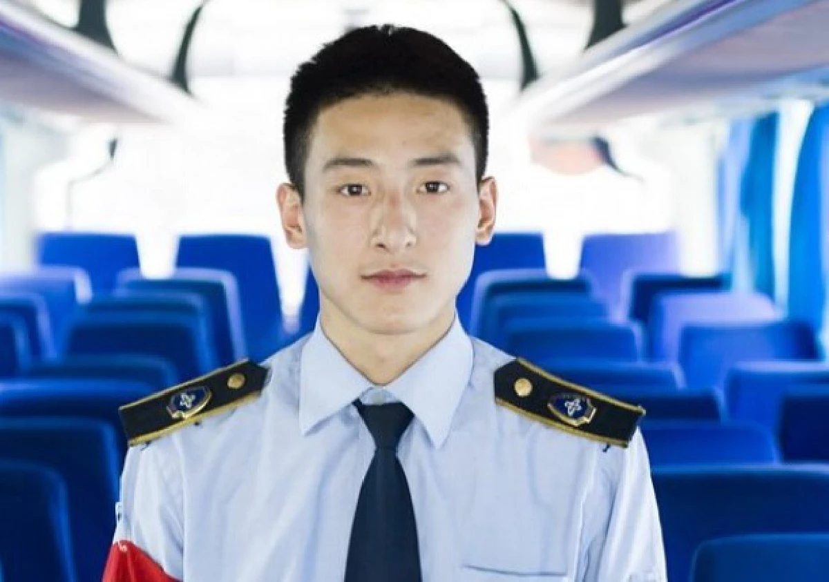 ใจระทวย!พารู้จัก'ฮ้าวหนาน'กระเป๋ารถเมล์ตี๋หล่อระดับพรีเมี่ยม