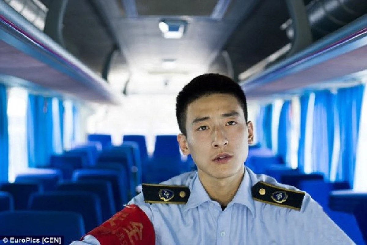 ใจระทวย!พารู้จัก'ฮ้าวหนาน'กระเป๋ารถเมล์ตี๋หล่อระดับพรีเมี่ยม