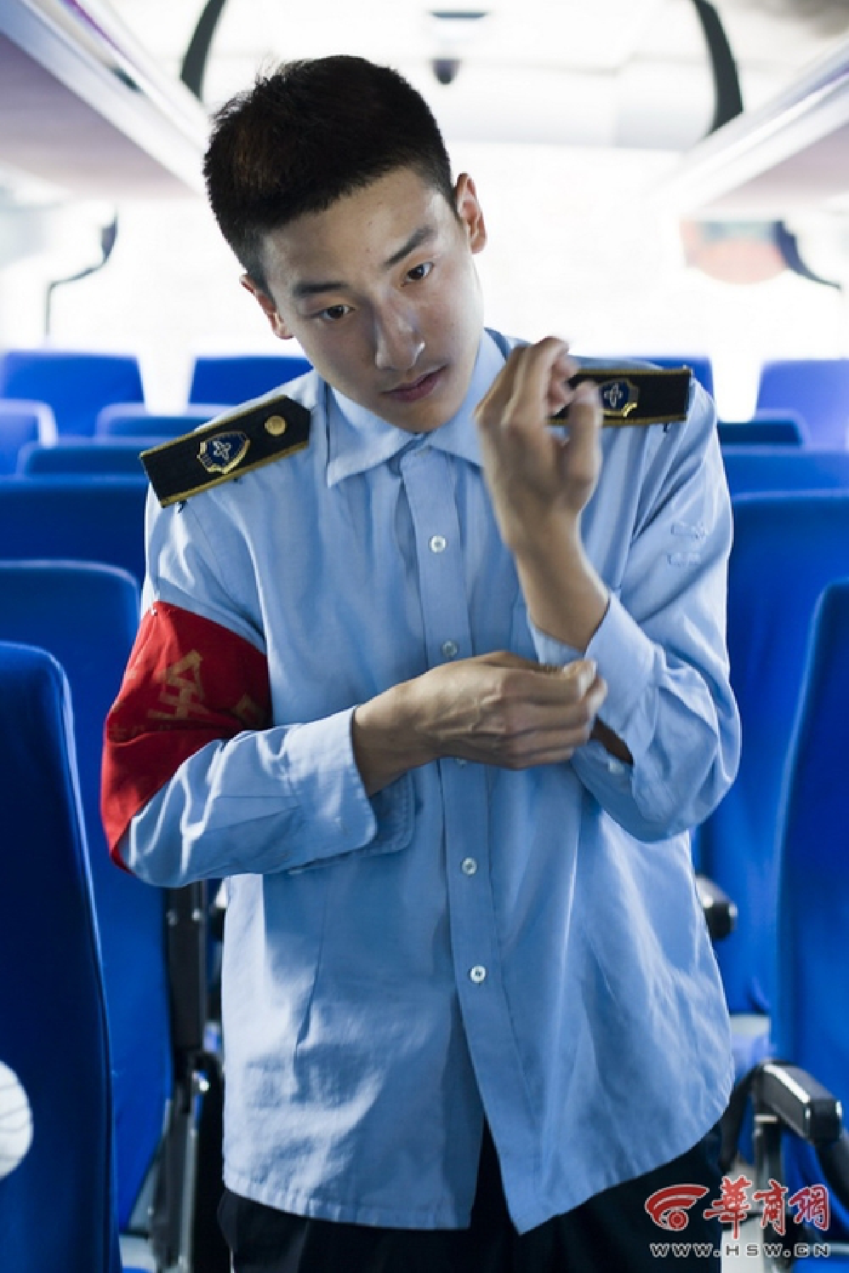 ใจระทวย!พารู้จัก'ฮ้าวหนาน'กระเป๋ารถเมล์ตี๋หล่อระดับพรีเมี่ยม