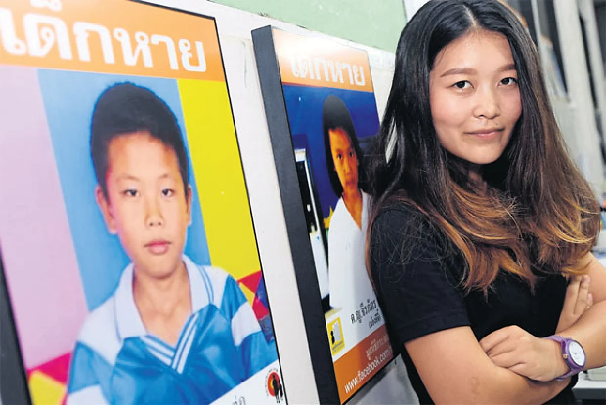 ถิรนันท์ ช่วยมิ่ง มุมทำงานเล็กๆ ในกระจกเงา