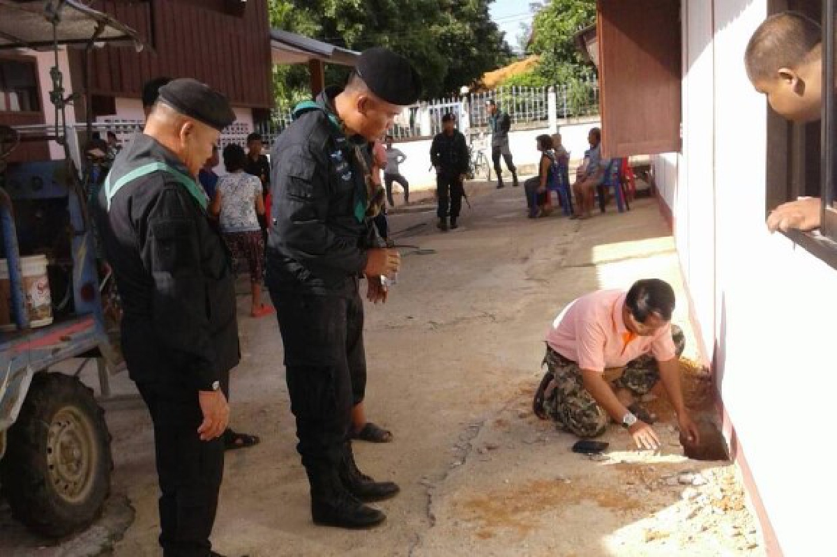 ชาวบ้านร้องจนท.ตรวจสอบพื้นดินใต้บ้านร้อน42องศา ชาวบ้านร้องจนท.ตรวจสอบพื้นดินใต้บ้านร้อน42องศา