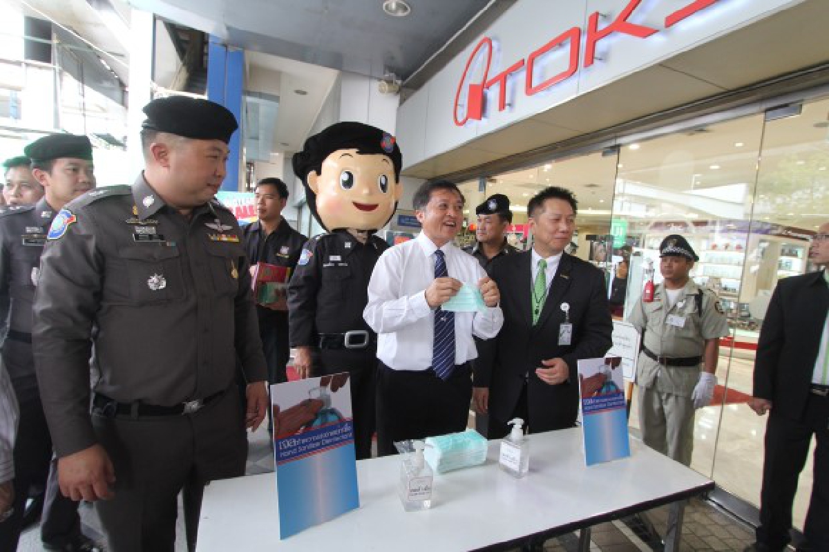ตร.ท่องเที่ยว-สธ.ลงพื้นที่มาบุญครองให้ความรู้ไวรัสเมอร์ส ตร.ท่องเที่ยว-สธ.ลงพื้นที่มาบุญครองให้ความรู้ไวรัสเมอร์ส