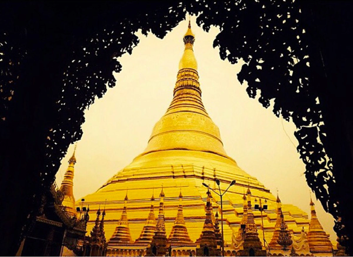 "เจนี่-กึ้ง"นั่งเครื่องบินส่วนตัว ร่วมทริปทำบุญพม่า