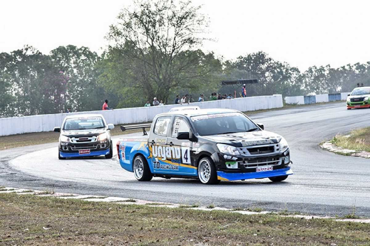 อีซูซุตอกย้ำแนวคิด “Isuzu Race Spirit” จัดเต็มรถแต่งและรถแข่งสุดแนวในงานบางกอก อินเตอร์เนชั่นแนล ออโต ซาลอน 2015