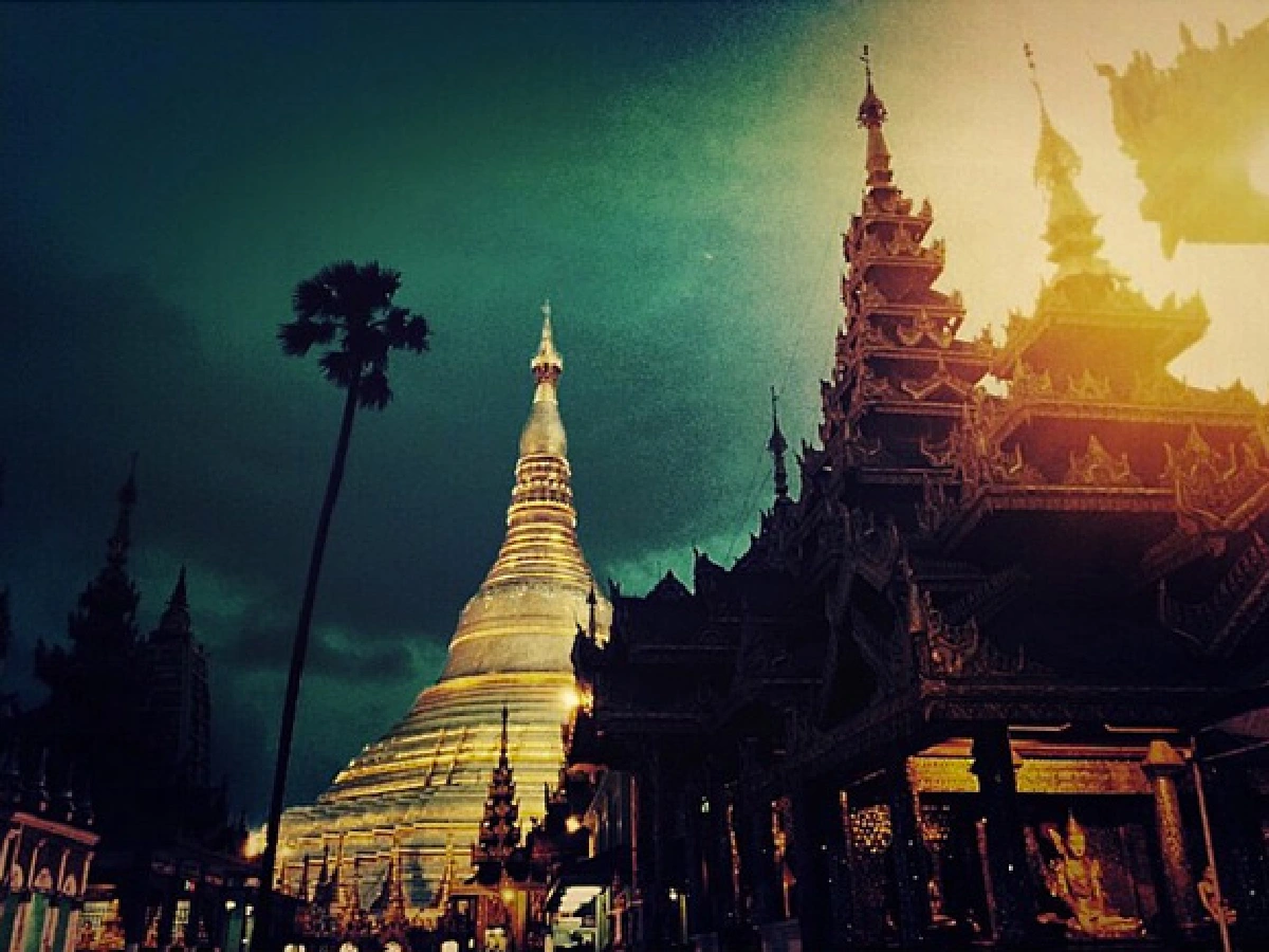 "เจนี่-กึ้ง"นั่งเครื่องบินส่วนตัว ร่วมทริปทำบุญพม่า