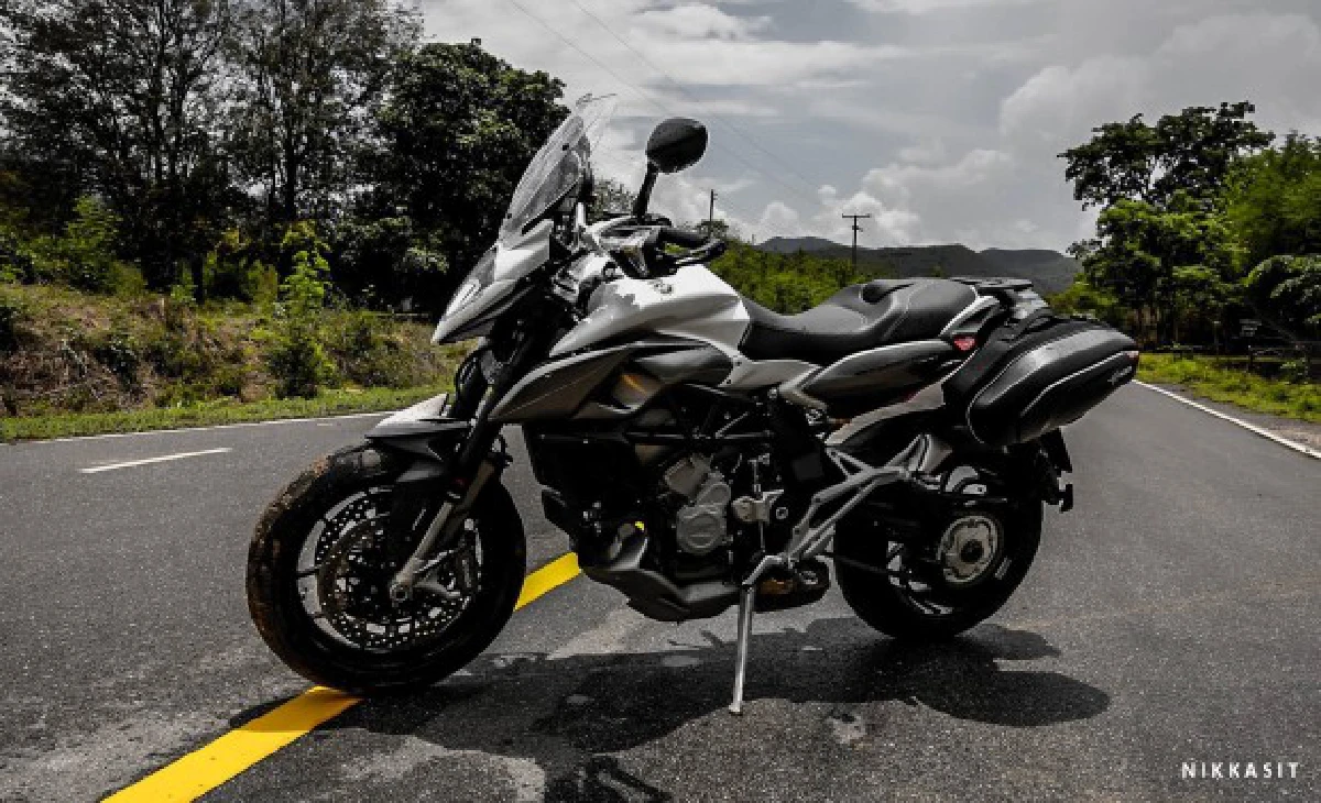 สัมผัส MV Agusta Stradale 800