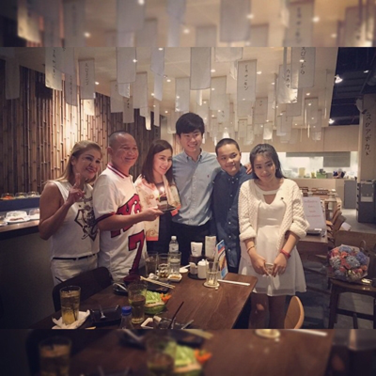 "หม่ำ จ๊กมก"ฉลองวันเกิด50ปี ลูกเมียพร้อมหน้า!