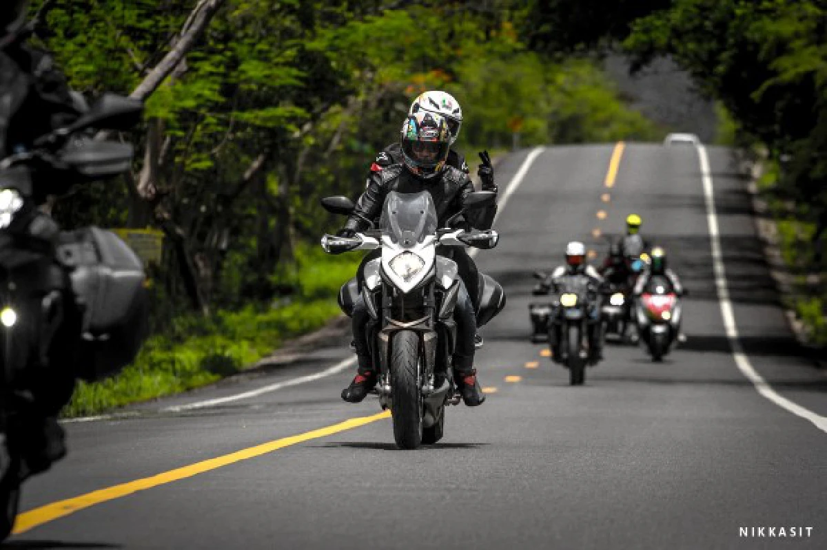 สัมผัส MV Agusta Stradale 800