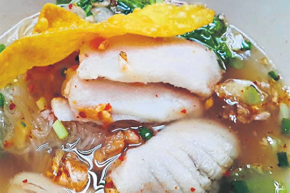 ลูกค้ายกย่องทั้งเมืองพิษณุโลก ร้านก๋วยเตี๋ยวมารยาทดี