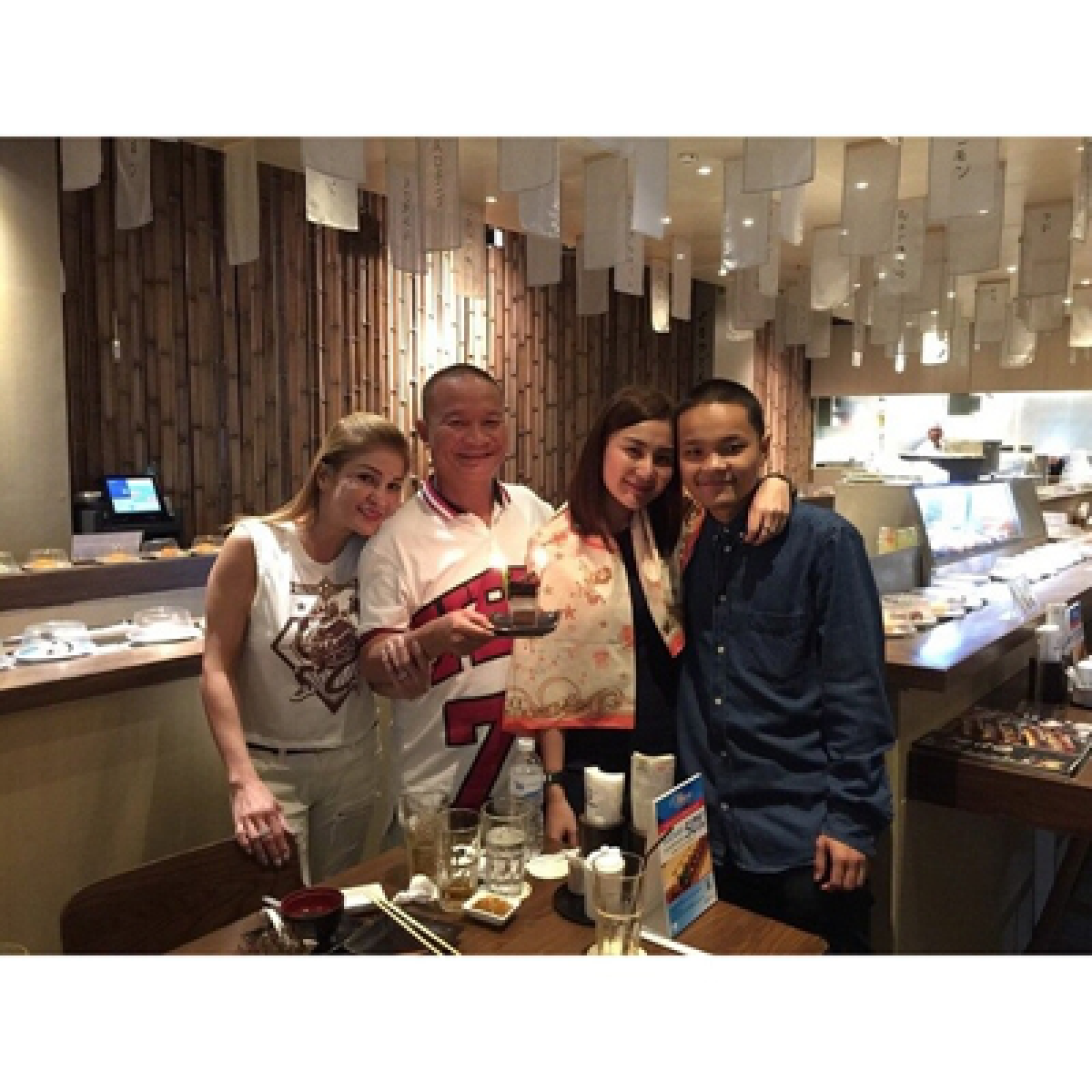 "หม่ำ จ๊กมก"ฉลองวันเกิด50ปี ลูกเมียพร้อมหน้า!