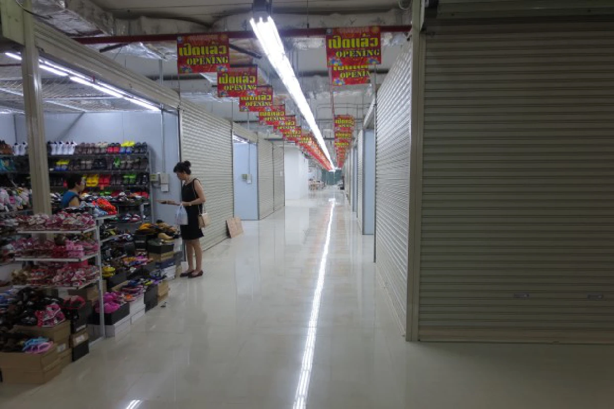 ค้าปลีกรุมทึ้งเวียงจันทน์ โอกาสหรือโอเวอร์ซัพพลาย