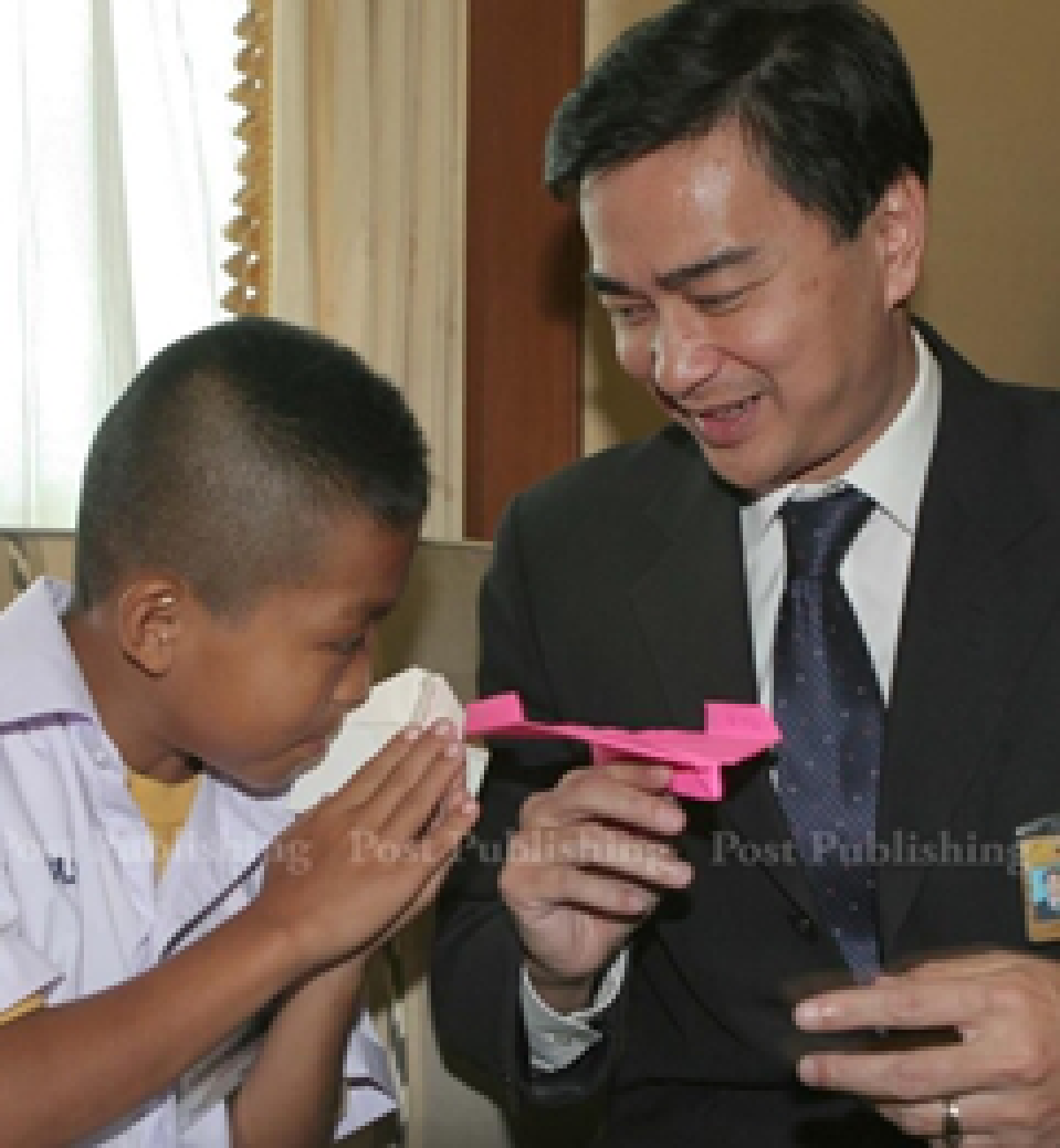 Paper airplane champ still stateless