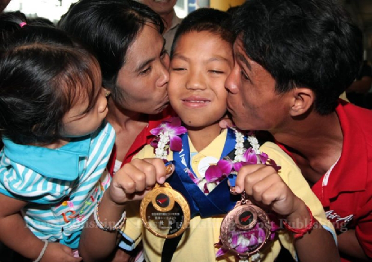 Paper airplane champ still stateless