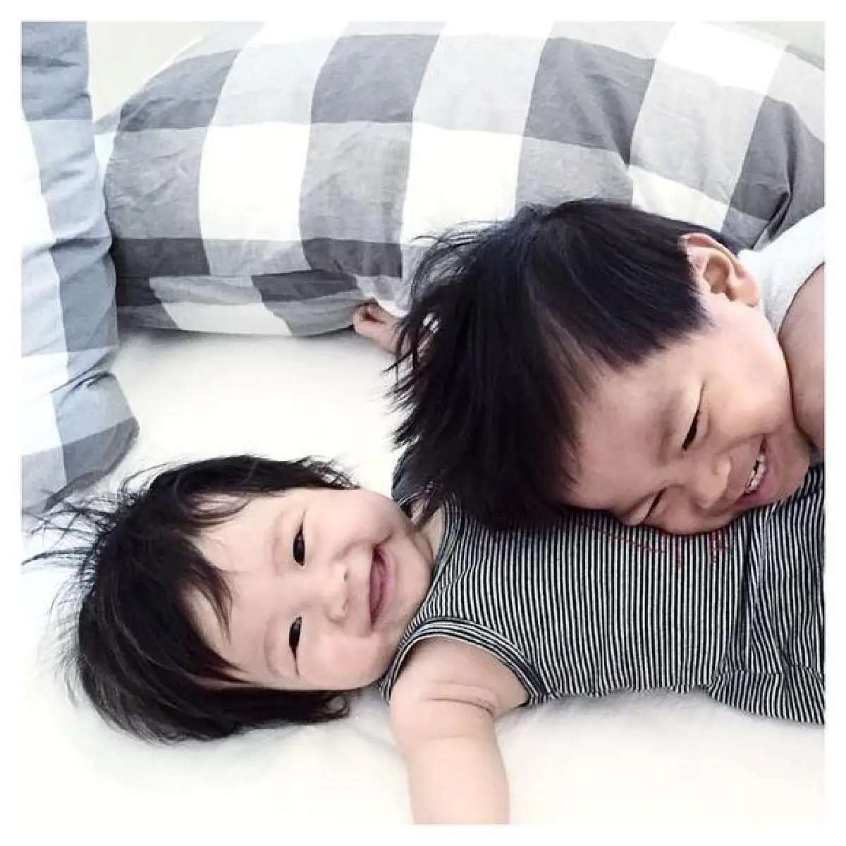 "แคล แคลอรีน"อวดหุ่นแซ่บ กระเตงลูกเที่ยวทะเล!