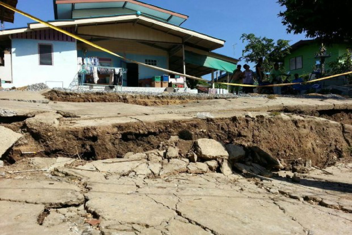 ป่าสักน้ำลดตลิ่งทรุด-บ้านพัง2หลัง ป่าสักน้ำลดตลิ่งทรุด-บ้านพัง2หลัง