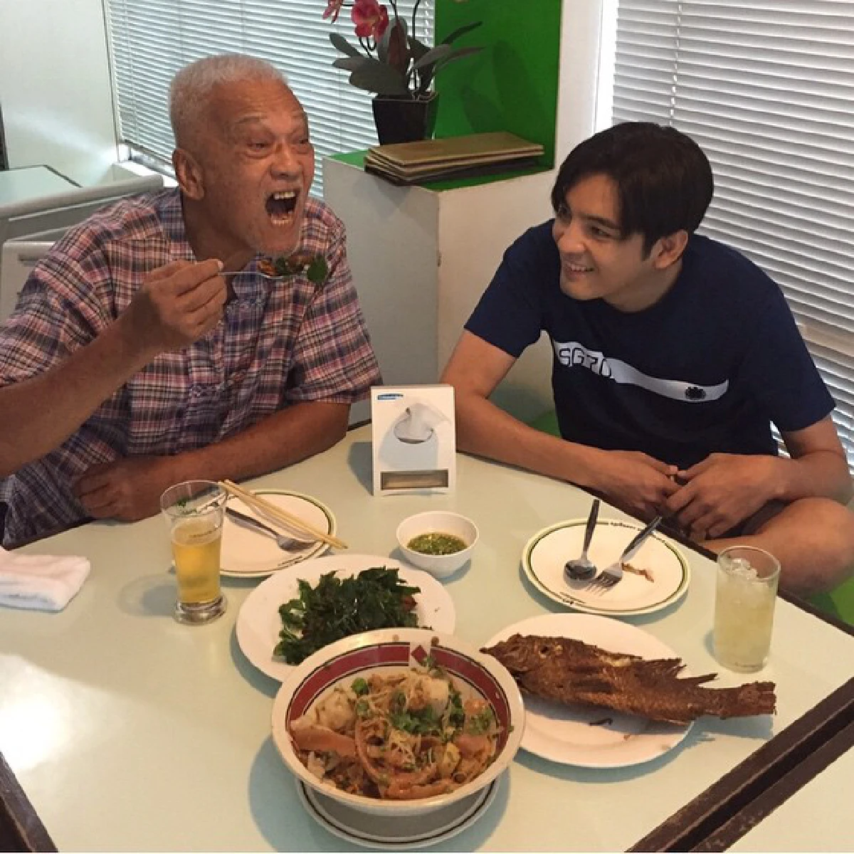 "หนุ่ม ศรราม"โพสต์คำพ่อสอน"เดินให้เท้ามันติดดินเอาไว้"