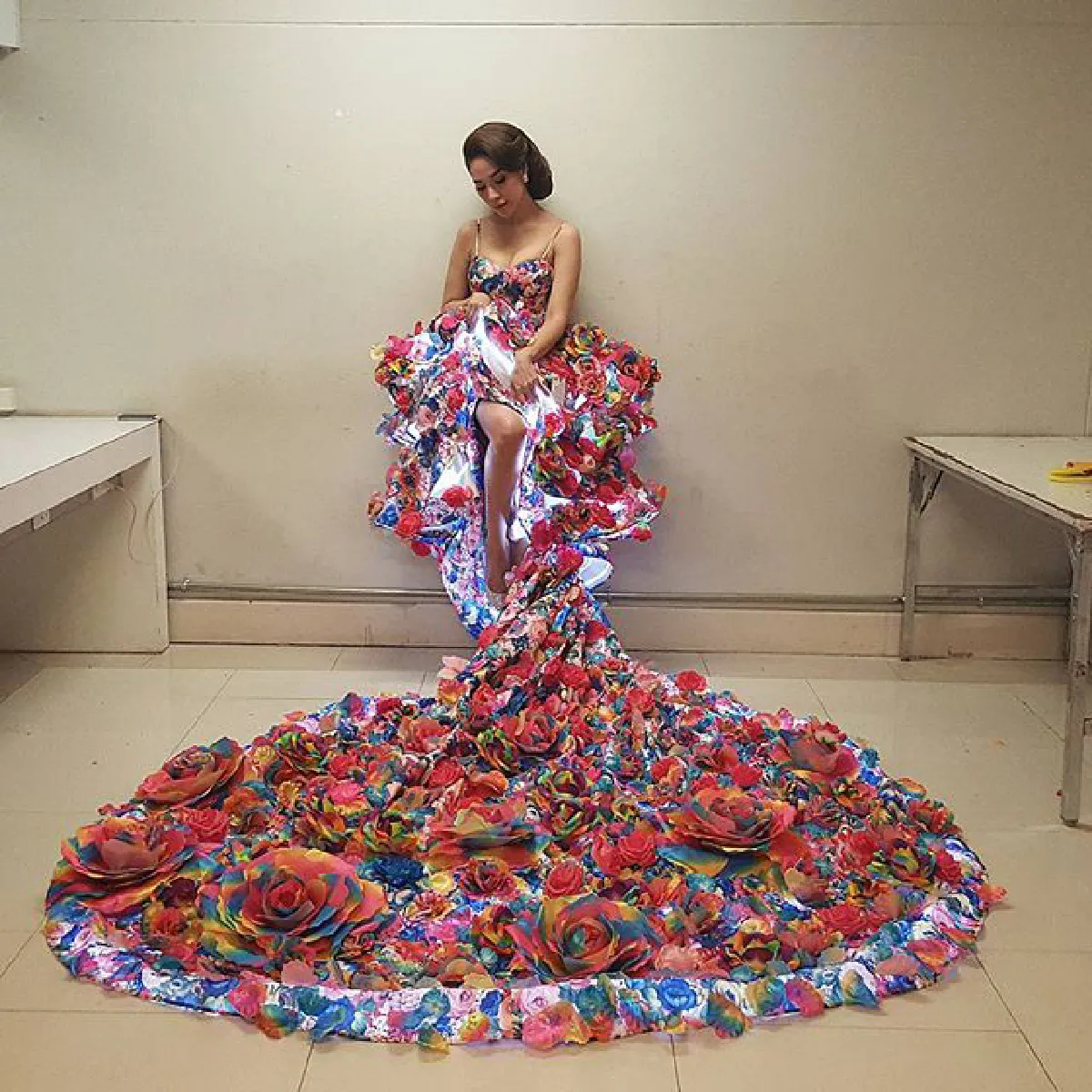 ลุคนี้สวยปัง!"พลอย เฌอมาลย์"ในชุดราตรีดอกไม้