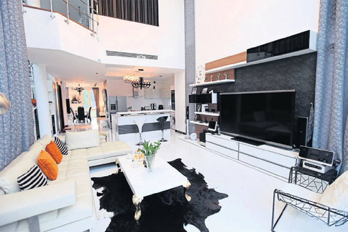 รัชฎา จรูญพงศ์ กับบ้านสไตล์โมเดิร์น ลักซ์ชัวรี่