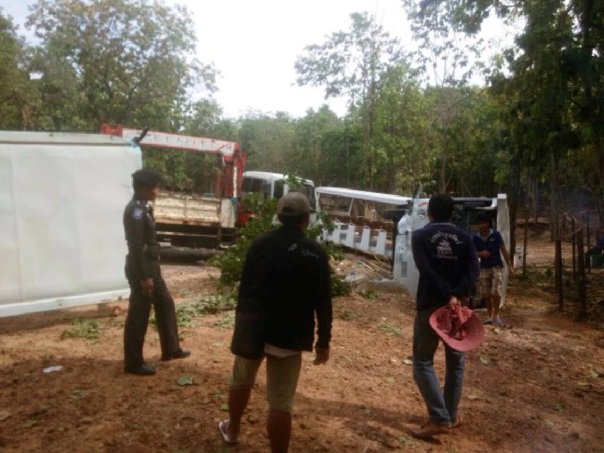 รถรางสวนสัตว์ขอนแก่นชนกันคว่ำดับ5เจ็บหลายราย