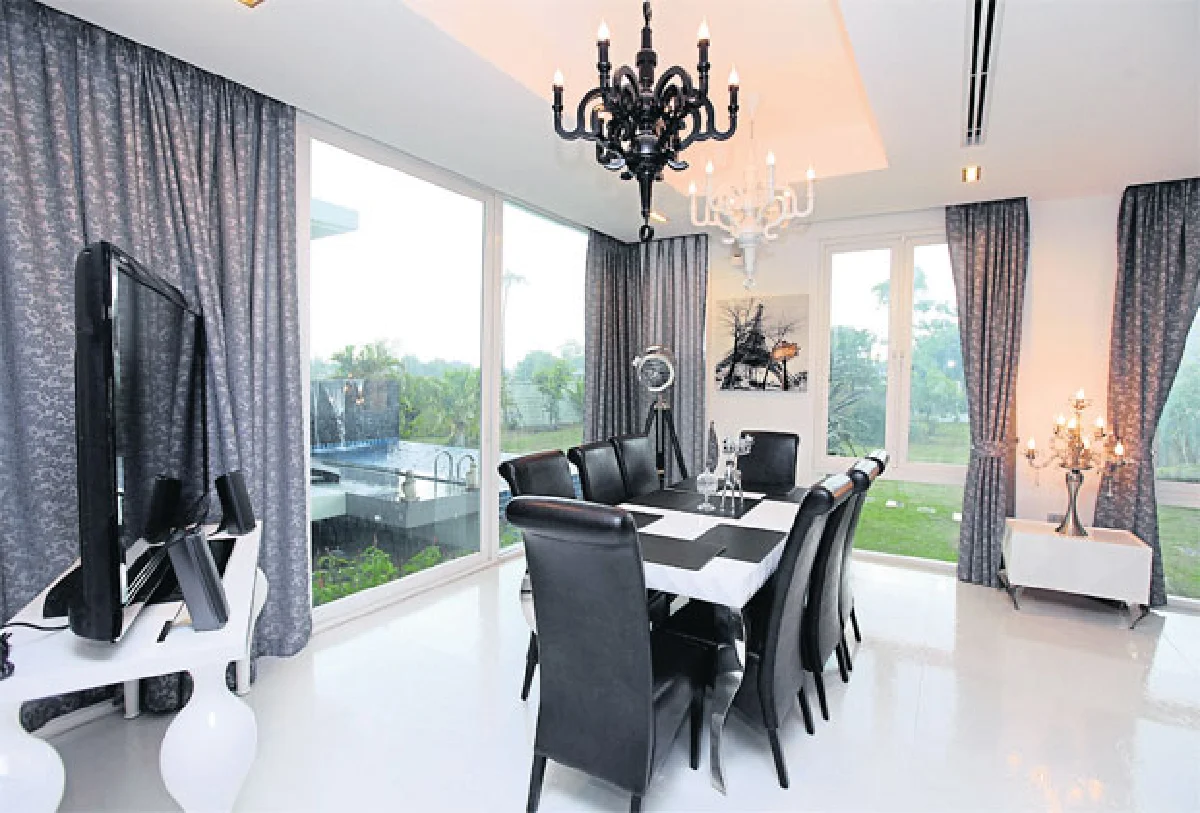 รัชฎา จรูญพงศ์ กับบ้านสไตล์โมเดิร์น ลักซ์ชัวรี่