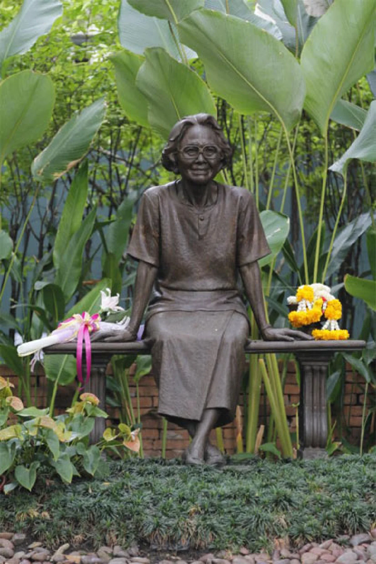 บ้านสมเด็จย่า ร่มรื่นสดชื่นทุกลมหายใจ