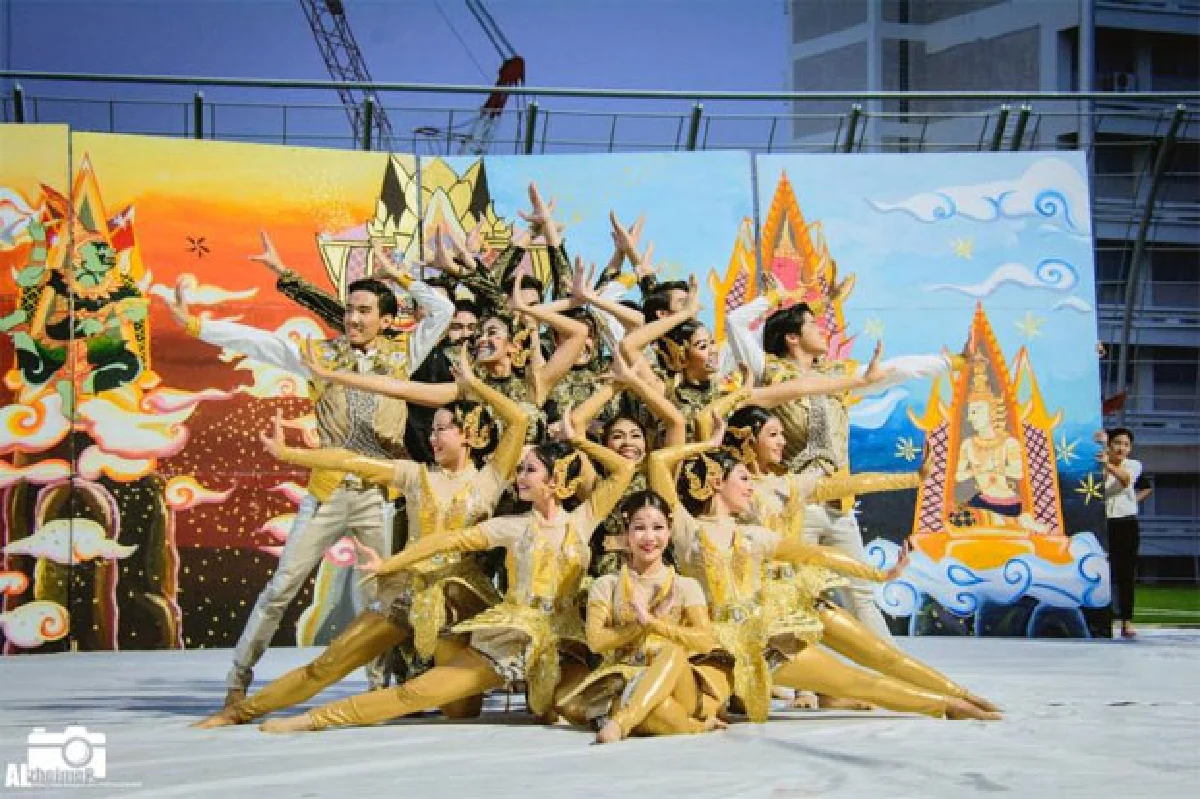 ศิวกร รุ่งศิริทิพย์ ครูสอนลีดเดอร์ขวัญใจมัธยม