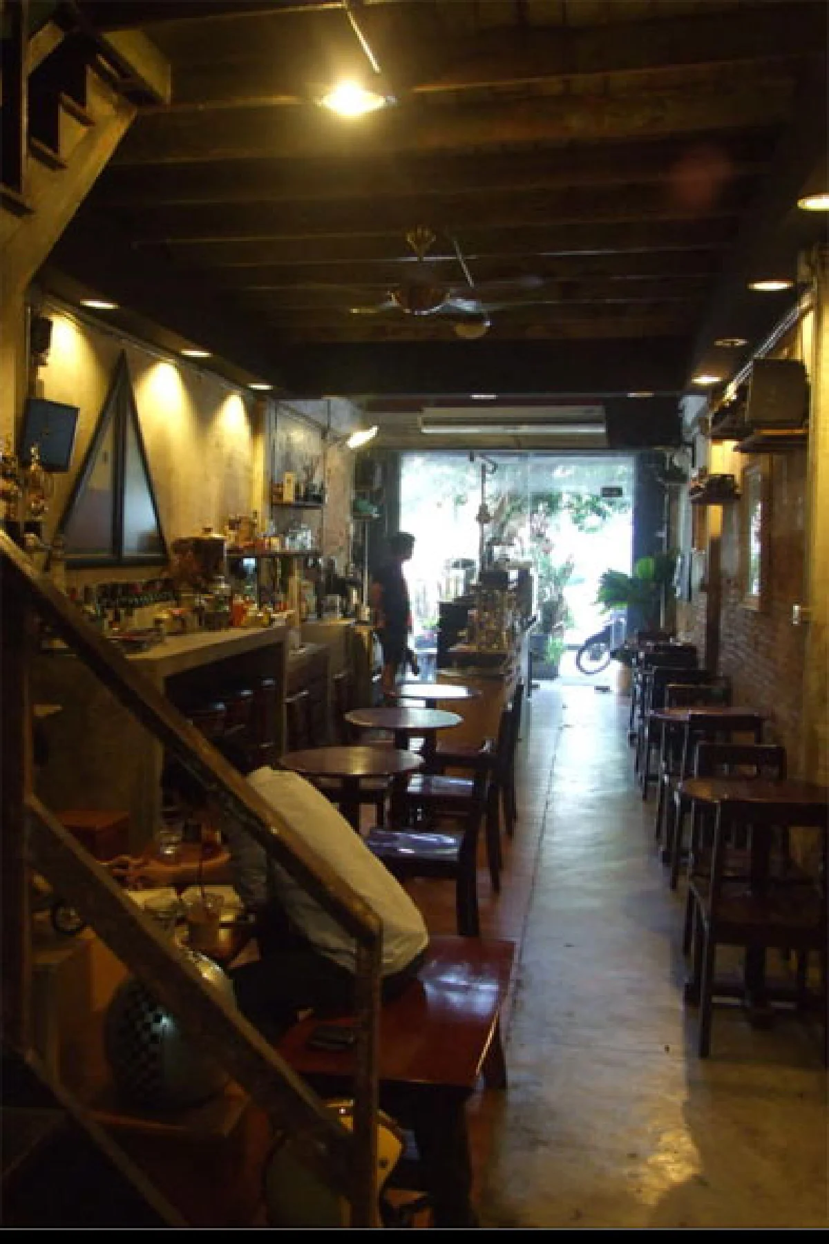 ไนน์ตี้ ทู เธาซันส์ คาเฟ่ ร้านกาแฟสุดแนวของทุกเพศทุกวัย
