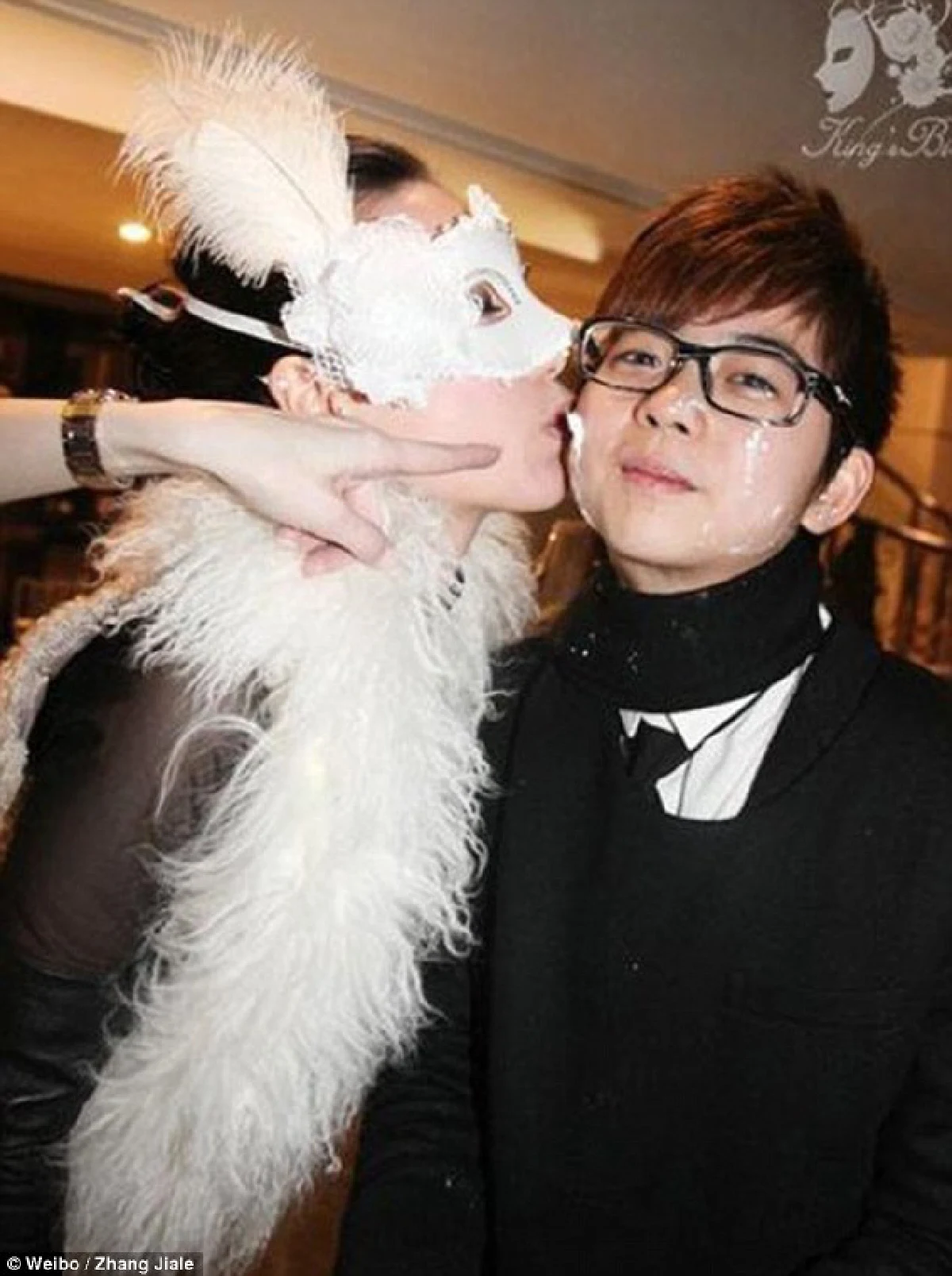 เหลืออด!จีนจัดอบรมลูกไฮโซถ่ายรูป'อวดรวย'ลงโซเชียล