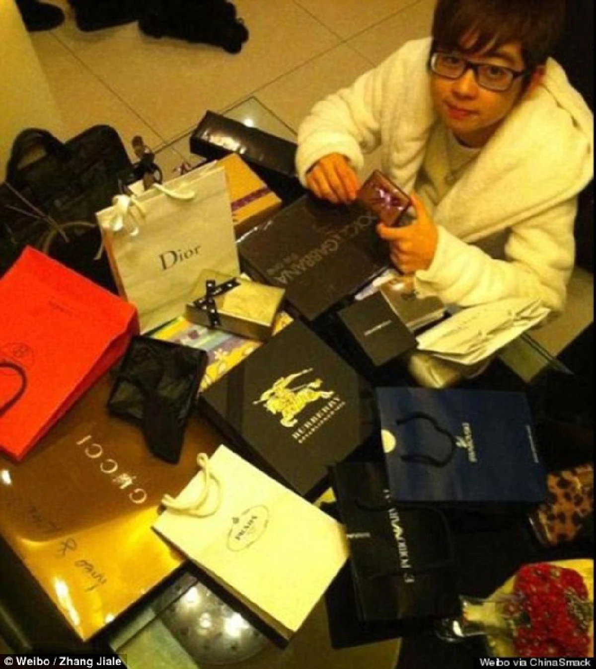 เหลืออด!จีนจัดอบรมลูกไฮโซถ่ายรูป'อวดรวย'ลงโซเชียล