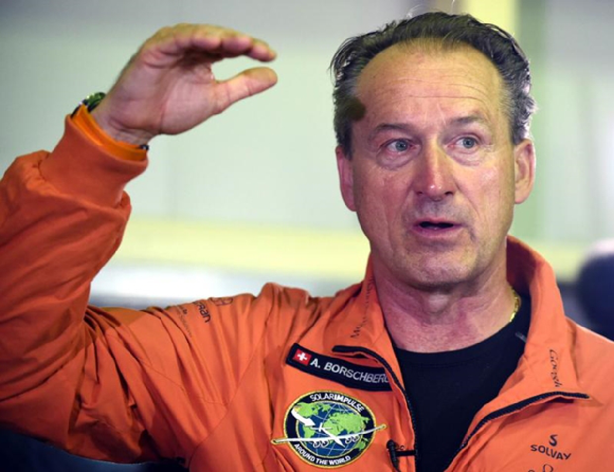 Solar plane lands in Hawaii after record-breaking 5-day flight  (Updated)