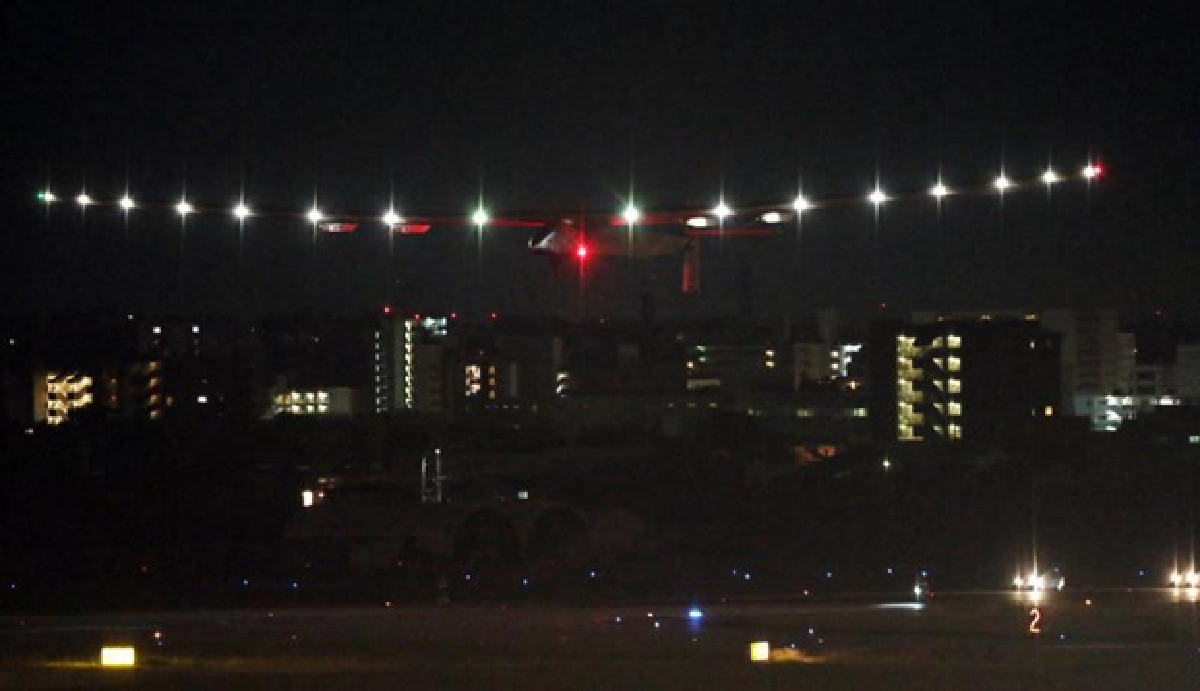 Solar plane lands in Hawaii after record-breaking 5-day flight  (Updated)