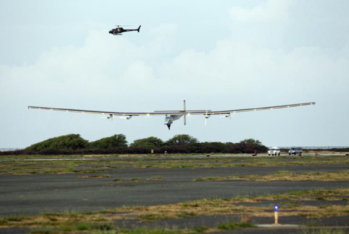 Solar plane lands in Hawaii after record-breaking 5-day flight  (Updated)