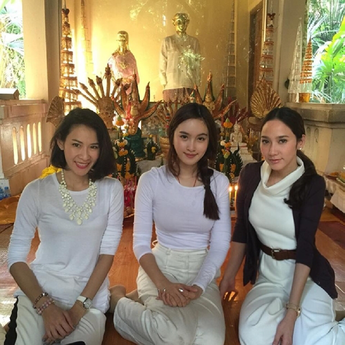 อิ่มบุญถ้วนหน้า!"อั้ม-ปอย"เดินสายไหว้พระเสริมเฮง!!