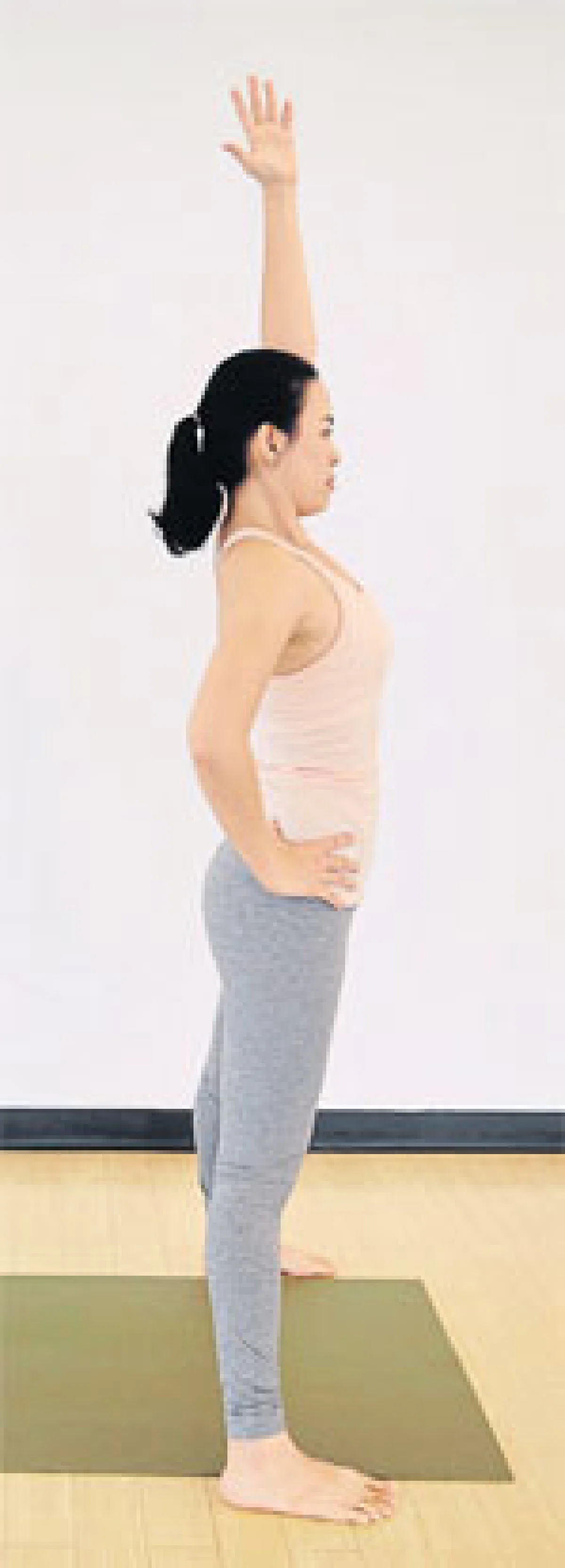 ท่า Wide-Legged Standing Back Bend Twist