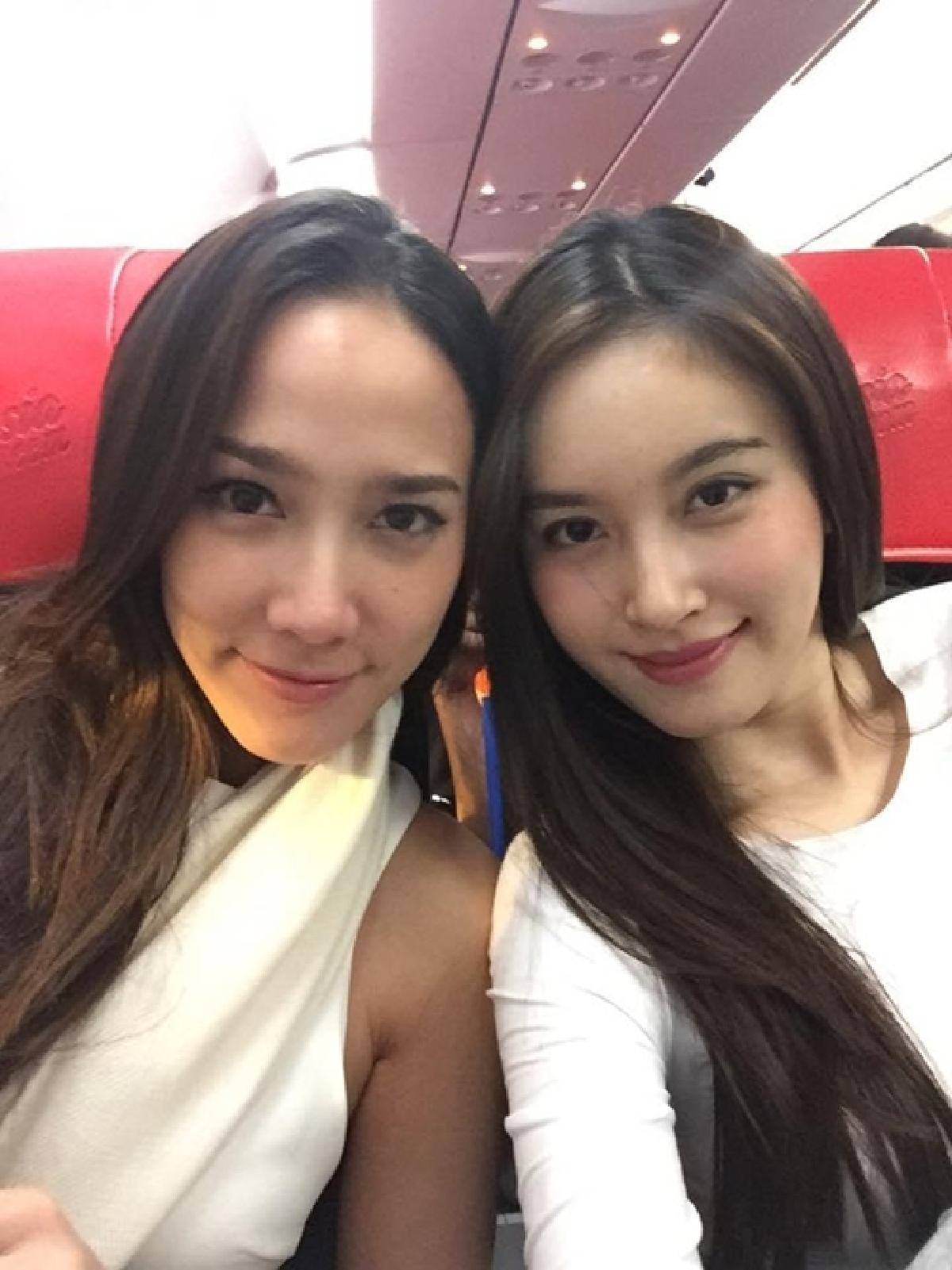 อิ่มบุญถ้วนหน้า!"อั้ม-ปอย"เดินสายไหว้พระเสริมเฮง!!