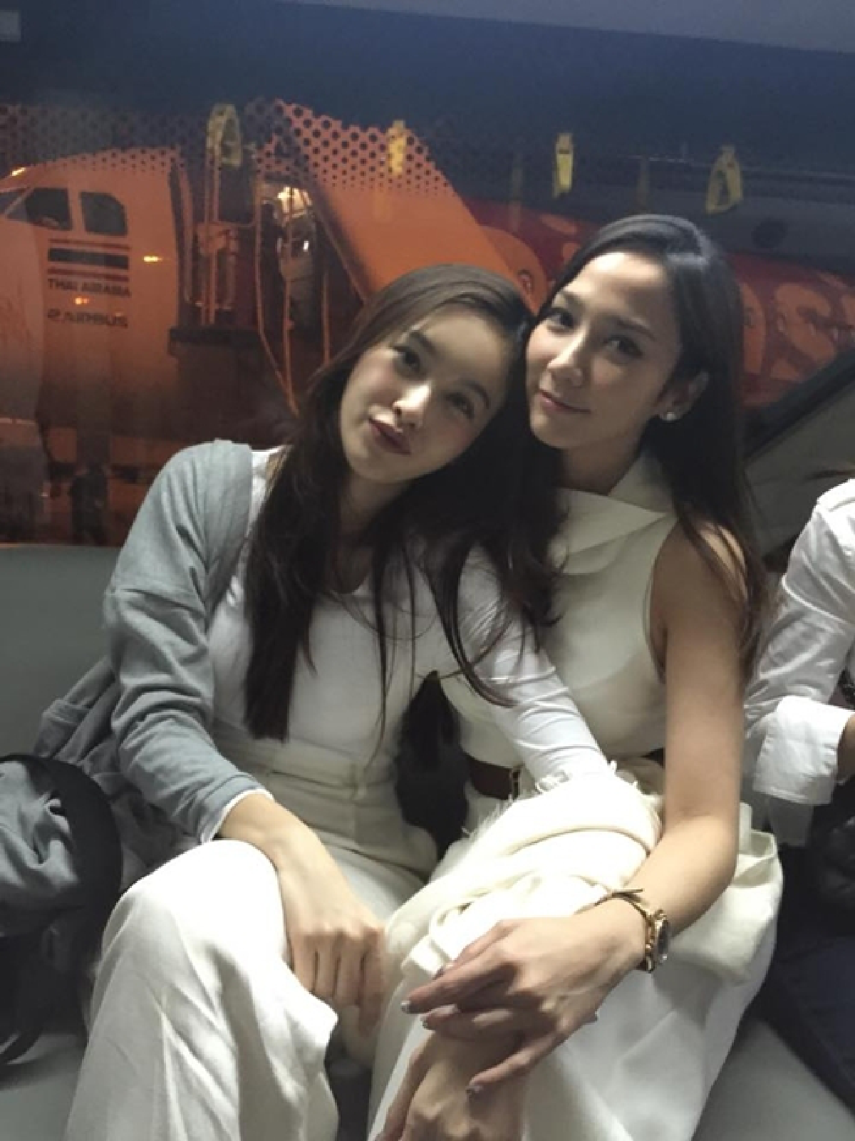 อิ่มบุญถ้วนหน้า!"อั้ม-ปอย"เดินสายไหว้พระเสริมเฮง!!