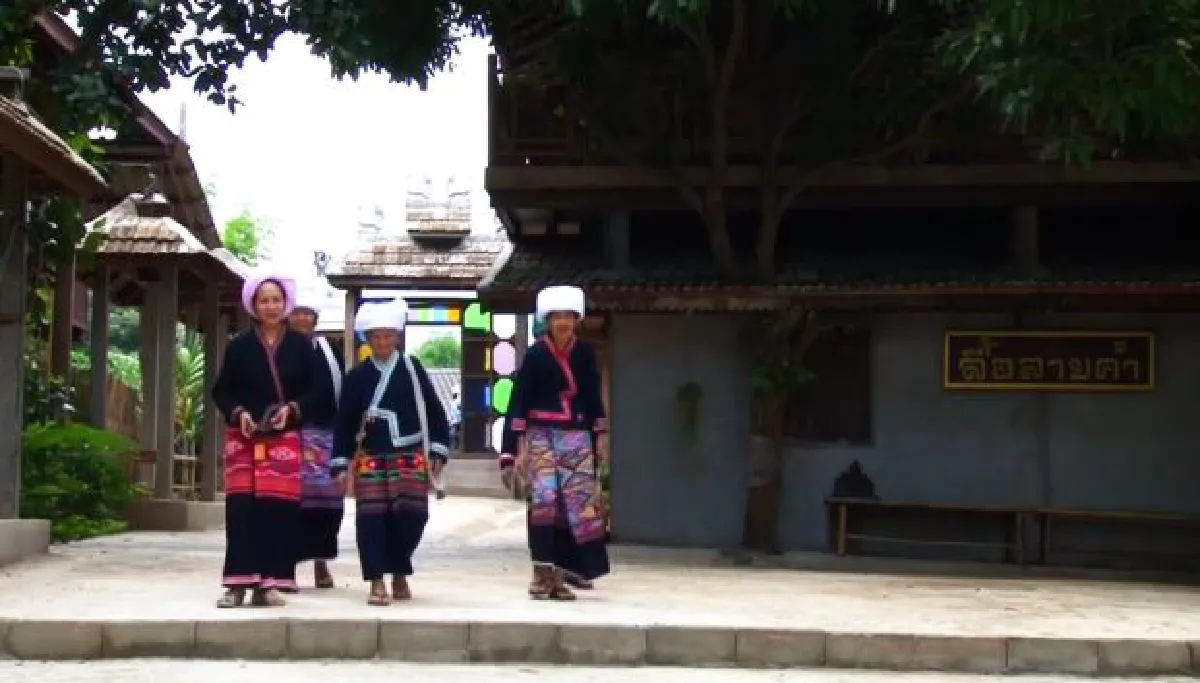 Art of weaving & singing: Tai Lue in northern Thailand (with videos)