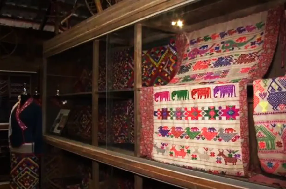 Art of weaving & singing: Tai Lue in northern Thailand (with videos)