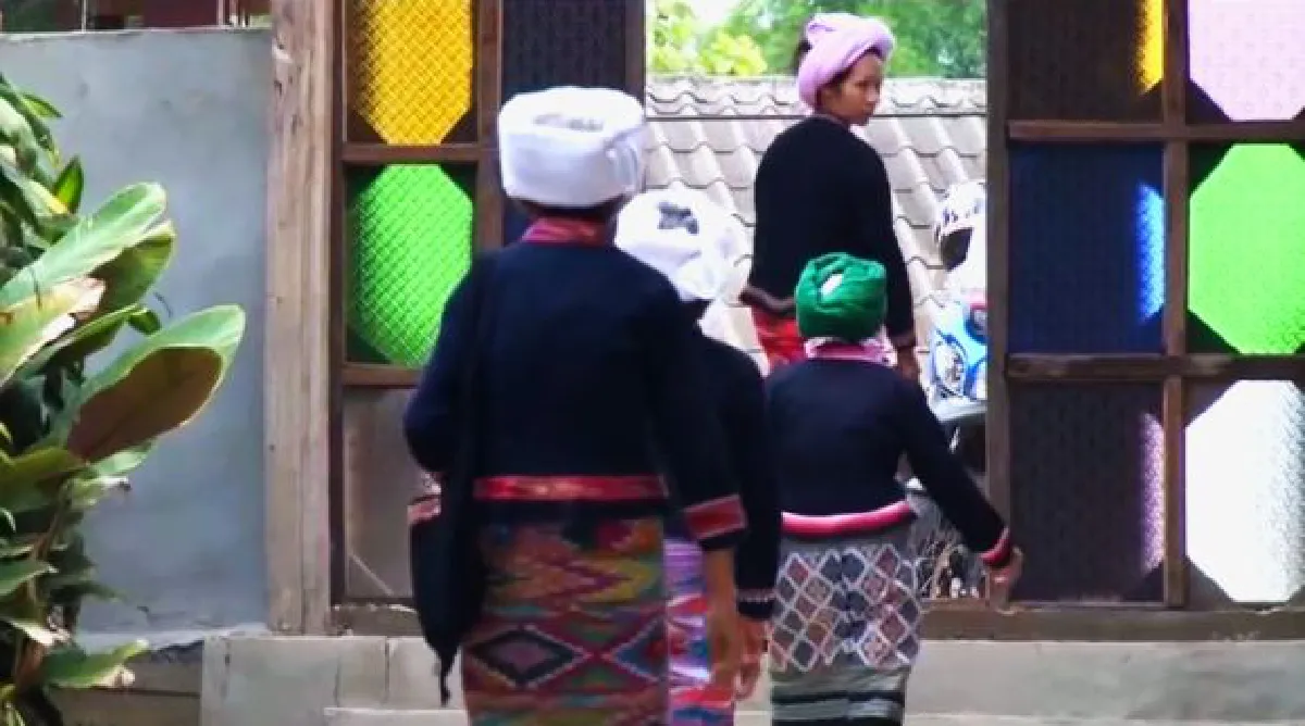 Art of weaving & singing: Tai Lue in northern Thailand (with videos)