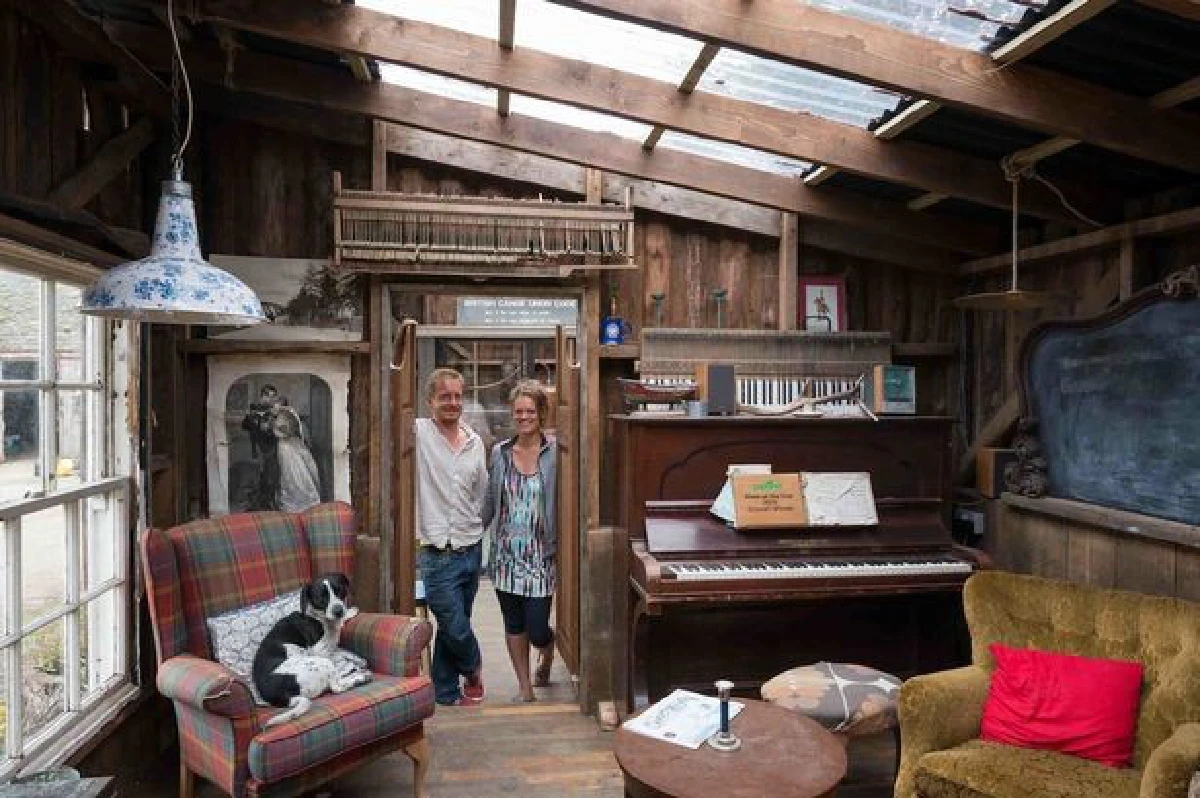 สุดทึ่ง!หนุ่มสก็อตแปลงโฉมเล้าไก่เป็นกระท่อมน้อยสุดน่ารัก