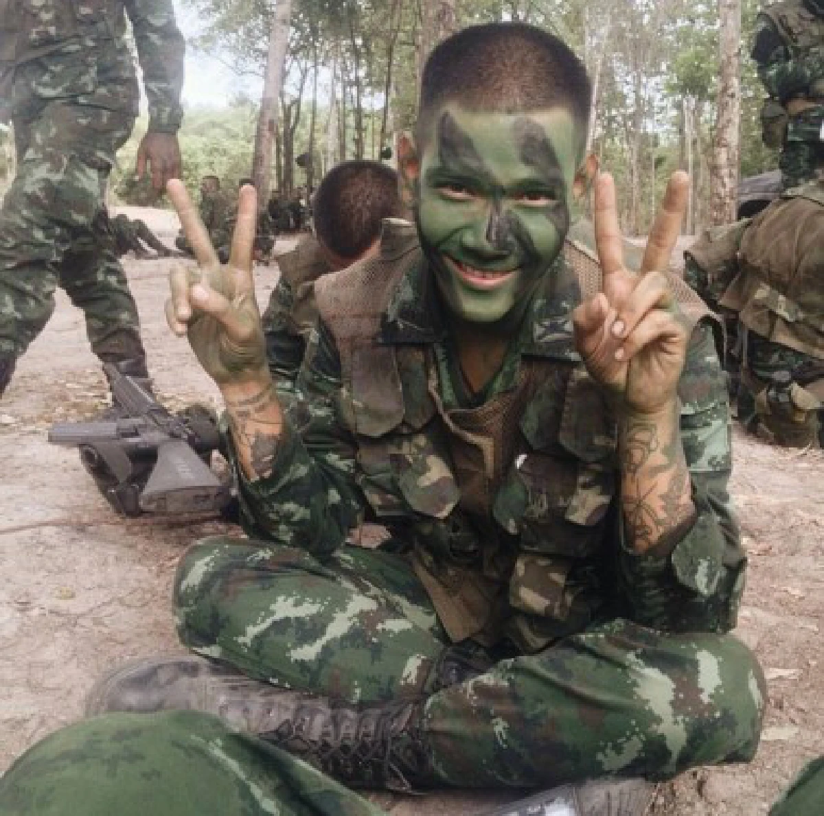 หล่อขึ้นทันตา!หนุ่มอ้วนลงพุงฟิตหุ่นจนเฟิร์มหลังเป็นทหาร