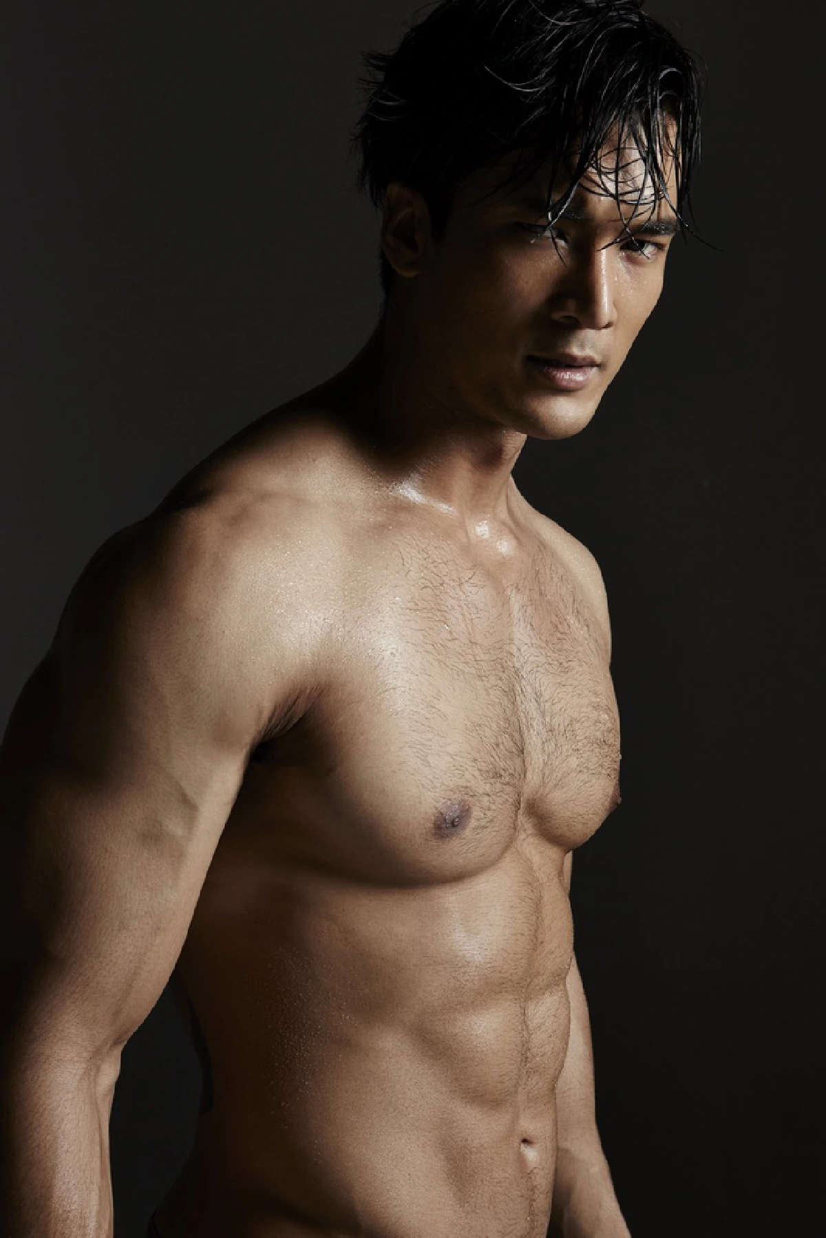 "ต๊อบ ชัยวัฒน์"เพิ่มความร้อนแรงทะลุจอใน"แม่เบี้ย"