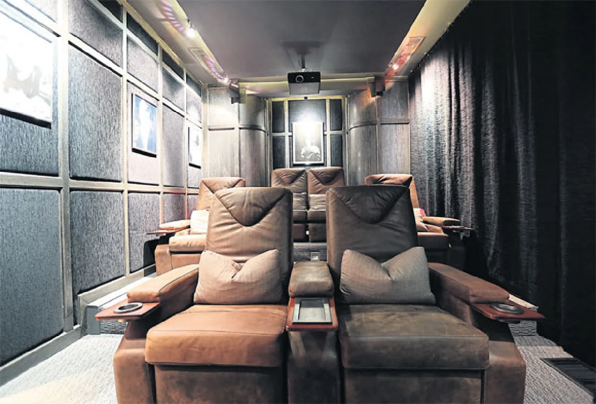 หรูขั้นสุด หยุดที่ ตรีสรา