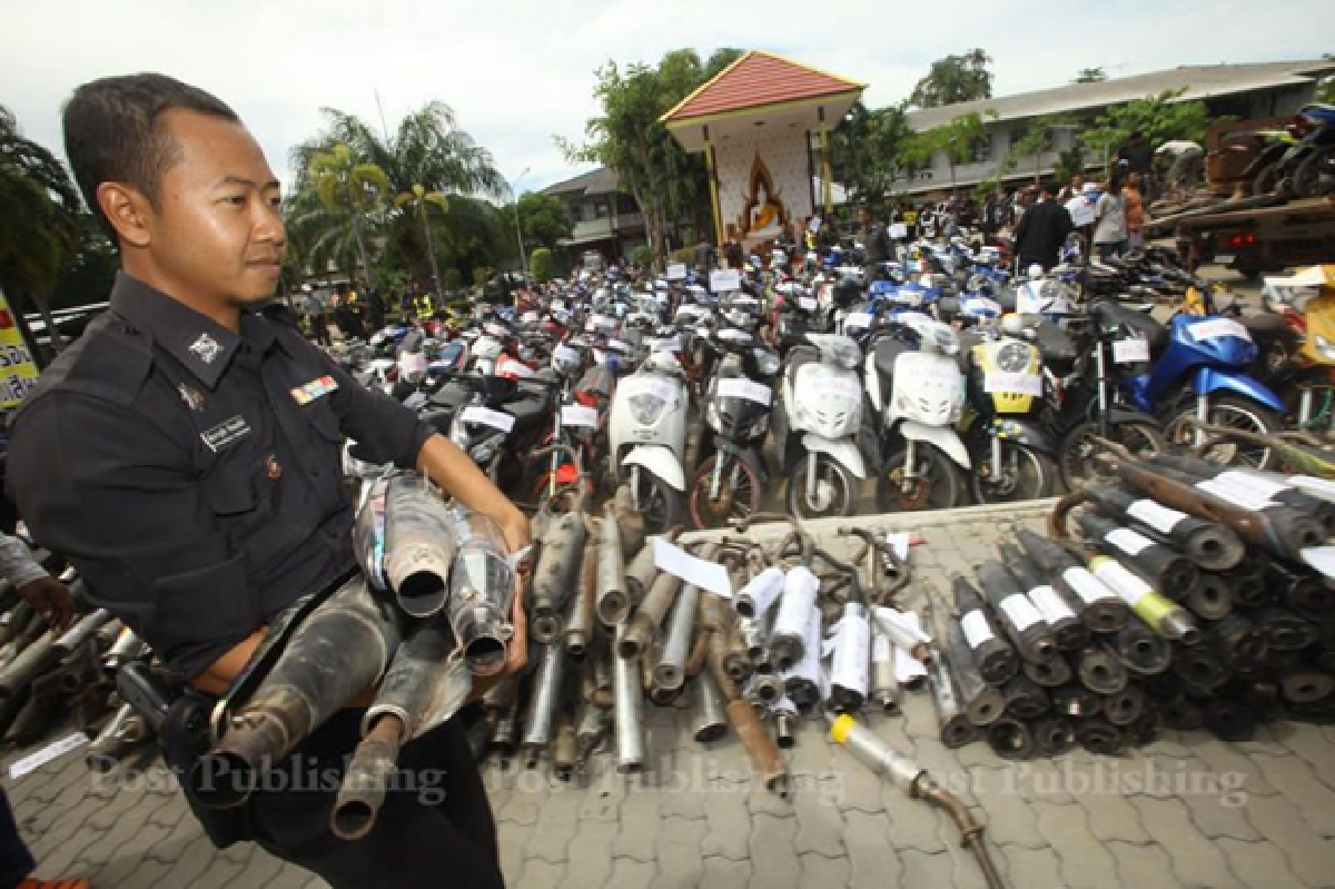 Prayut bans street races, alcohol near schools