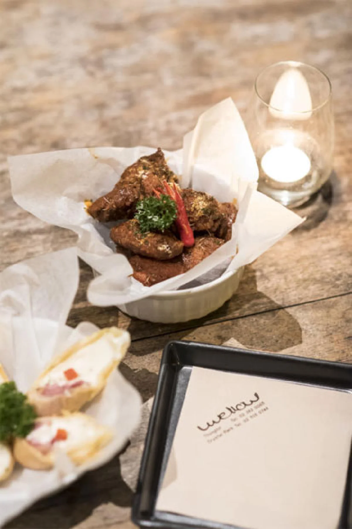 ดื่มแบบมีสไตล์ ใน เมลโล่ เดอะคริสตัลปาร์ค