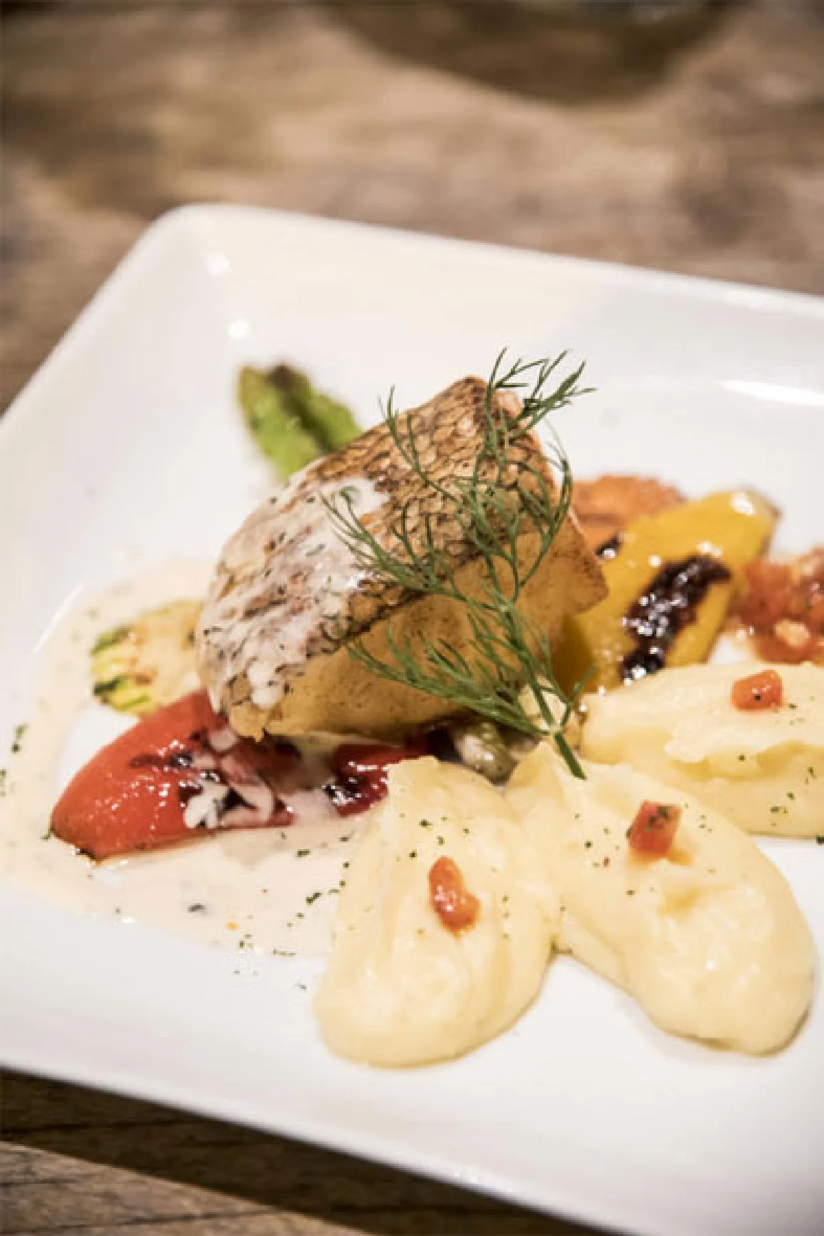 ดื่มแบบมีสไตล์ ใน เมลโล่ เดอะคริสตัลปาร์ค